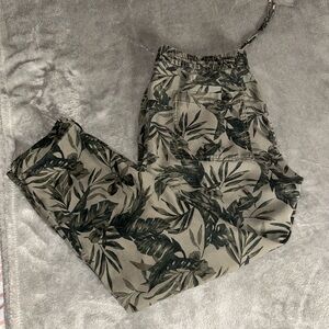 Old navy Green Olive Leaf Print Women’s Camo Jogger Pants Sz: M